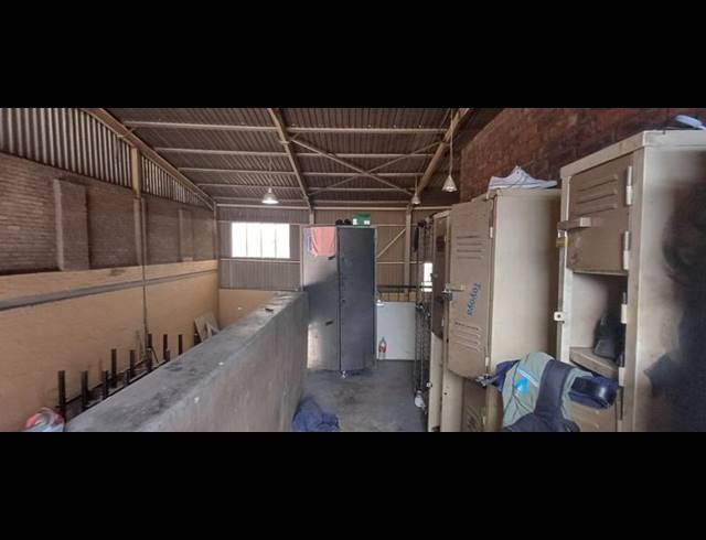 INDUSTRIAL FOR SALE IN SEBENZA